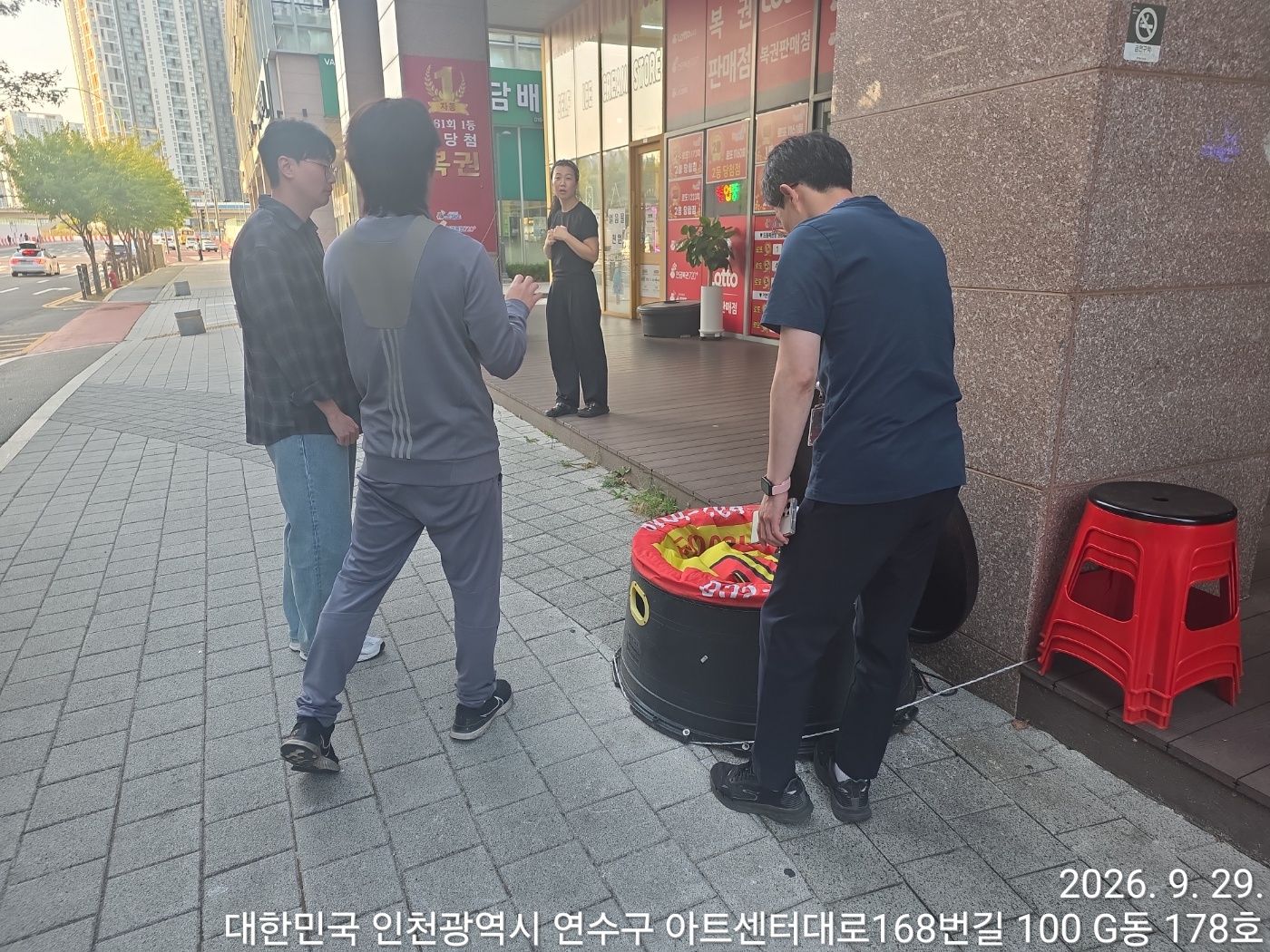 연수구, 송도동 불법 유동 광고물 야간 집중 정비